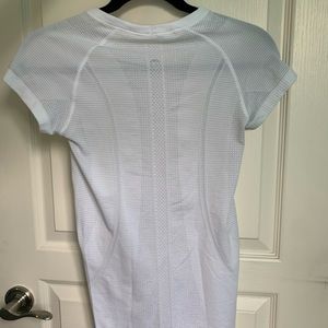 Lululemon White Swiftly Tech Short Sleeve Size 4